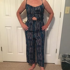 🌼 Xhilaration capri jumpsuit